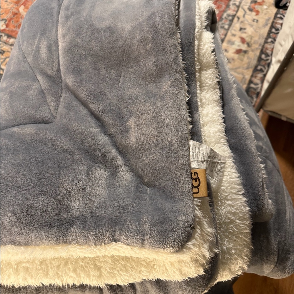 UGG Sherpa comforter in Gray and Cream
